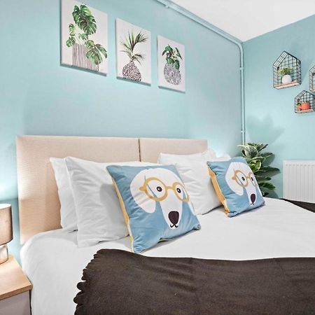Queens Apartment - By My Getaways - Free Parking For One Car 브라이턴 외부 사진