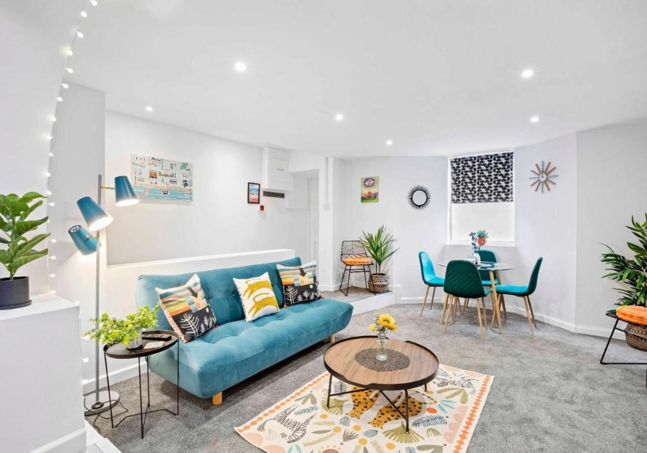 Queens Apartment - By My Getaways - Free Parking For One Car 브라이턴 외부 사진