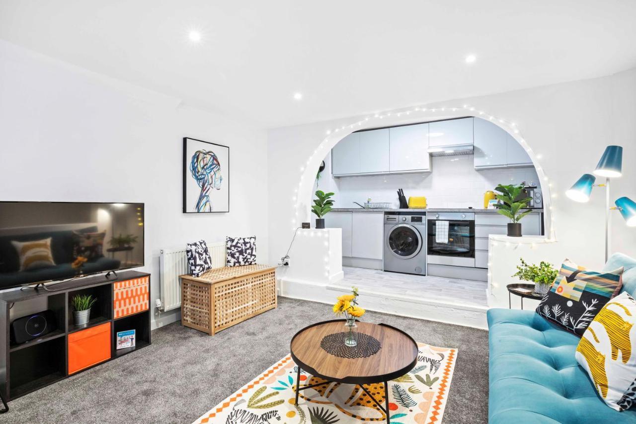Queens Apartment - By My Getaways - Free Parking For One Car 브라이턴 외부 사진