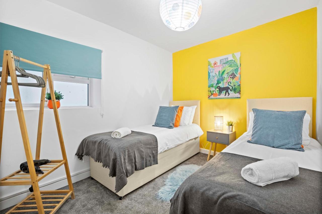 Queens Apartment - By My Getaways - Free Parking For One Car 브라이턴 외부 사진