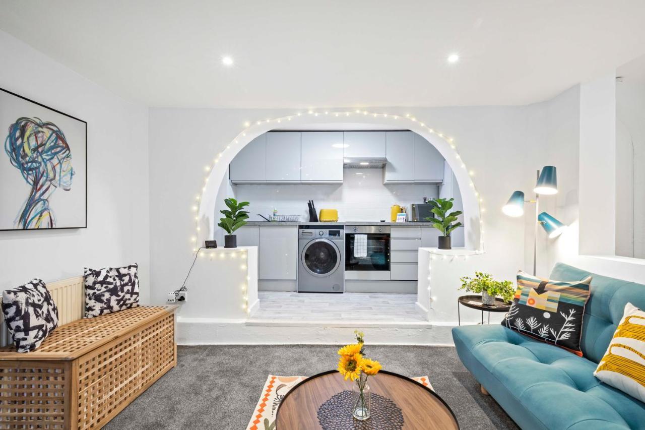 Queens Apartment - By My Getaways - Free Parking For One Car 브라이턴 외부 사진